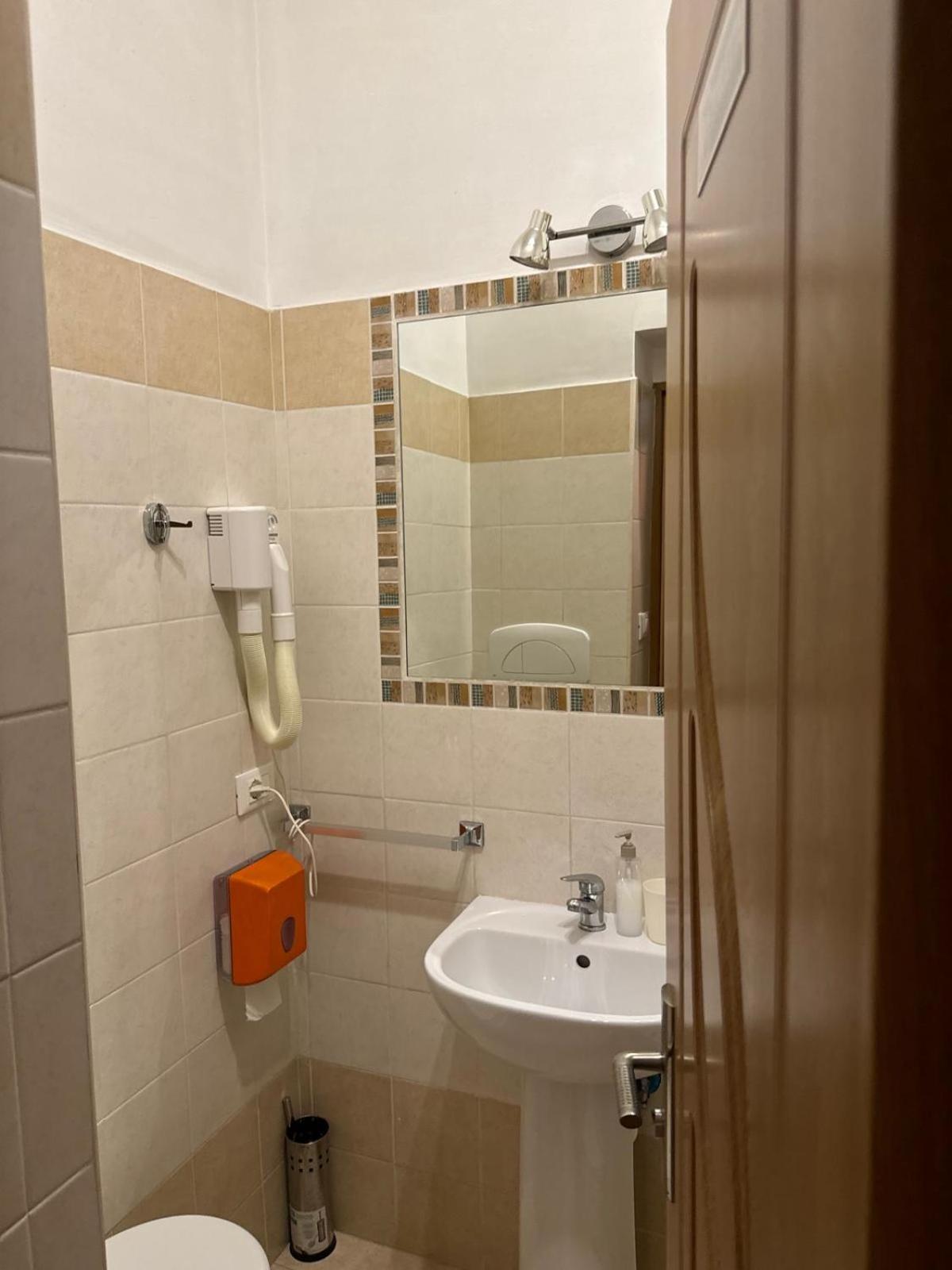 Trani B&T Rooms روما المظهر الخارجي الصورة